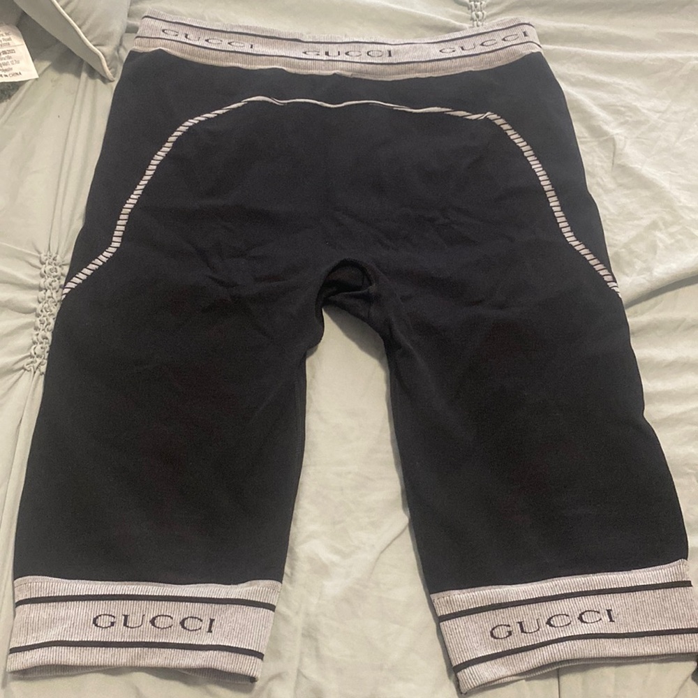 Authentic Gucci knits feels great only wore for 2 hours second pic is the front